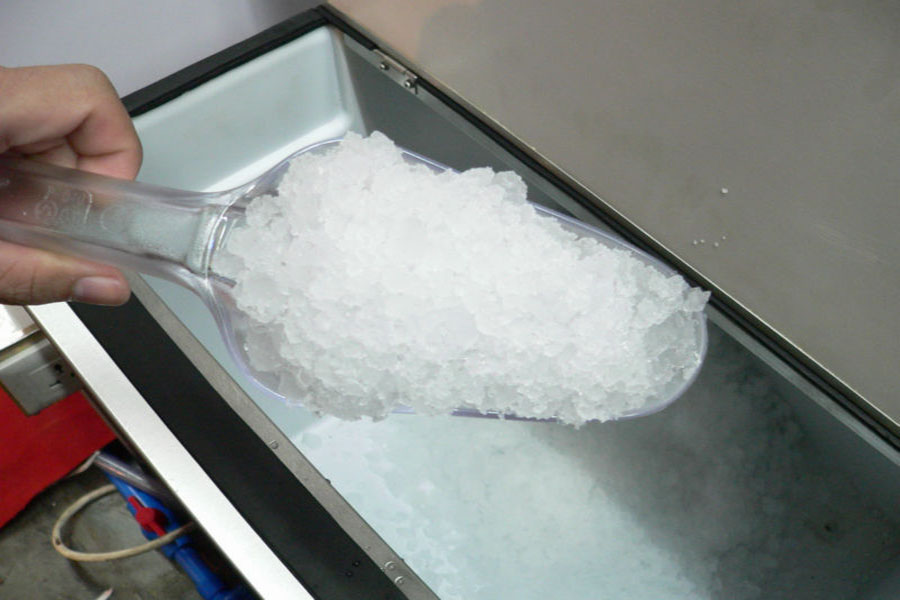 Лед крошка. Гранулированный лед. Форма льда гранулы. Гранулированного льда. Форма льда из льдогенератора.